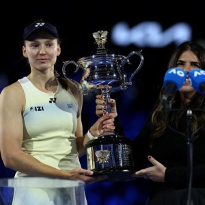 皇冠体育官网-莱巴金娜2-1力克萨巴伦卡 生涯首夺澳网女单冠军